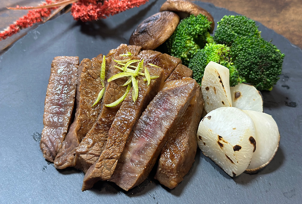 堀知佐子と旅する「香川」オリーブ牛の治部煮風すき焼き